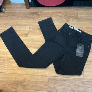 NEW LEVI 724 high rise straight